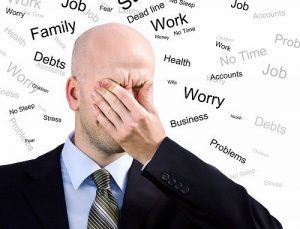 Làm việc quá căng thẳng gây ra tình trạng rụng tóc nhiều ở nam giới