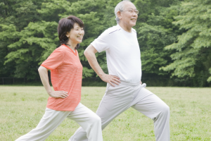 Gợi ý 7 bài tập thể dục cho người già tại nhà