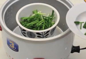 Hẹ hấp đường phèn - các cách trị ho cho trẻ sơ sinh tại nhà