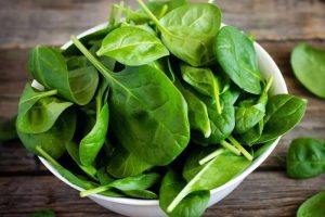 Cải bó xôi giàu vitamin và khoáng chất giúp cải thiện sức khỏe tổng thể.