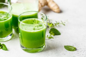 Pha chế nước ép rau diếp cá chữa rối loạn cương dương