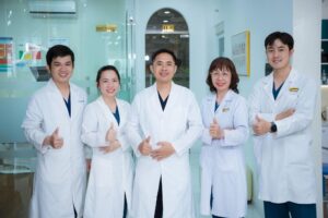 Viện Nha Khoa Thẩm Mỹ Anh Dental sở hữu đội ngũ bác sĩ chất lượng chuyên cấy ghép Implant