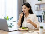 Dùng sản phẩm bổ sung vitamin A đúng cách sau bữa ăn