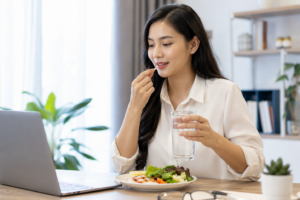 Dùng sản phẩm bổ sung vitamin A đúng cách sau bữa ăn